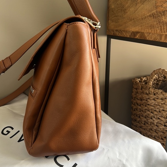 Givenchy Medium Pandora Pure in Hazel - Picture 15 of 16